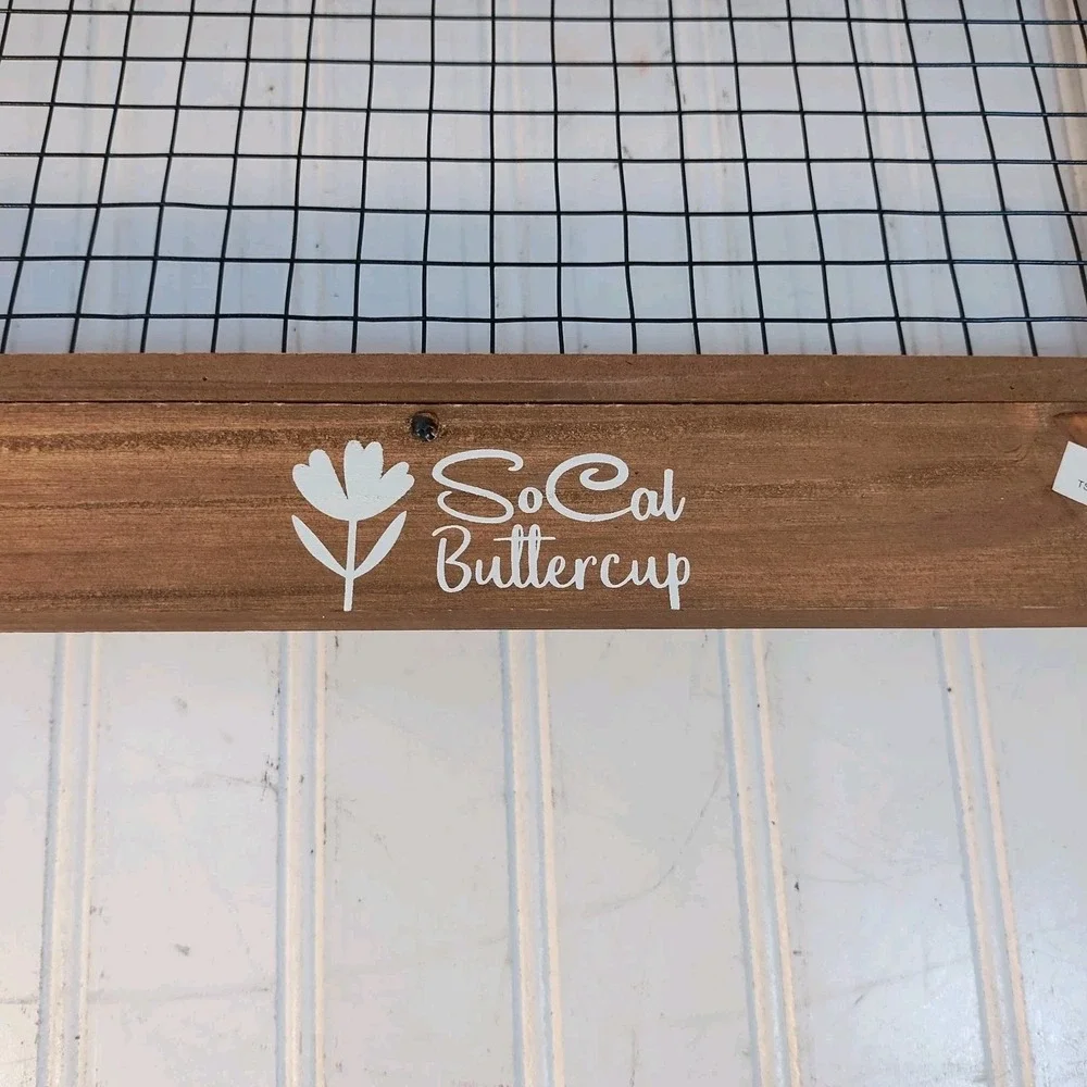 SoCal Buttercup Wooden Wall Mounted Jewelry Organizer Mesh Wire Hooks Rustic